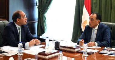 رئيس الوزراء يُتابع مع وزير المالية موقف سداد المستحقات المتأخرة للمصدرين - الخليج 365