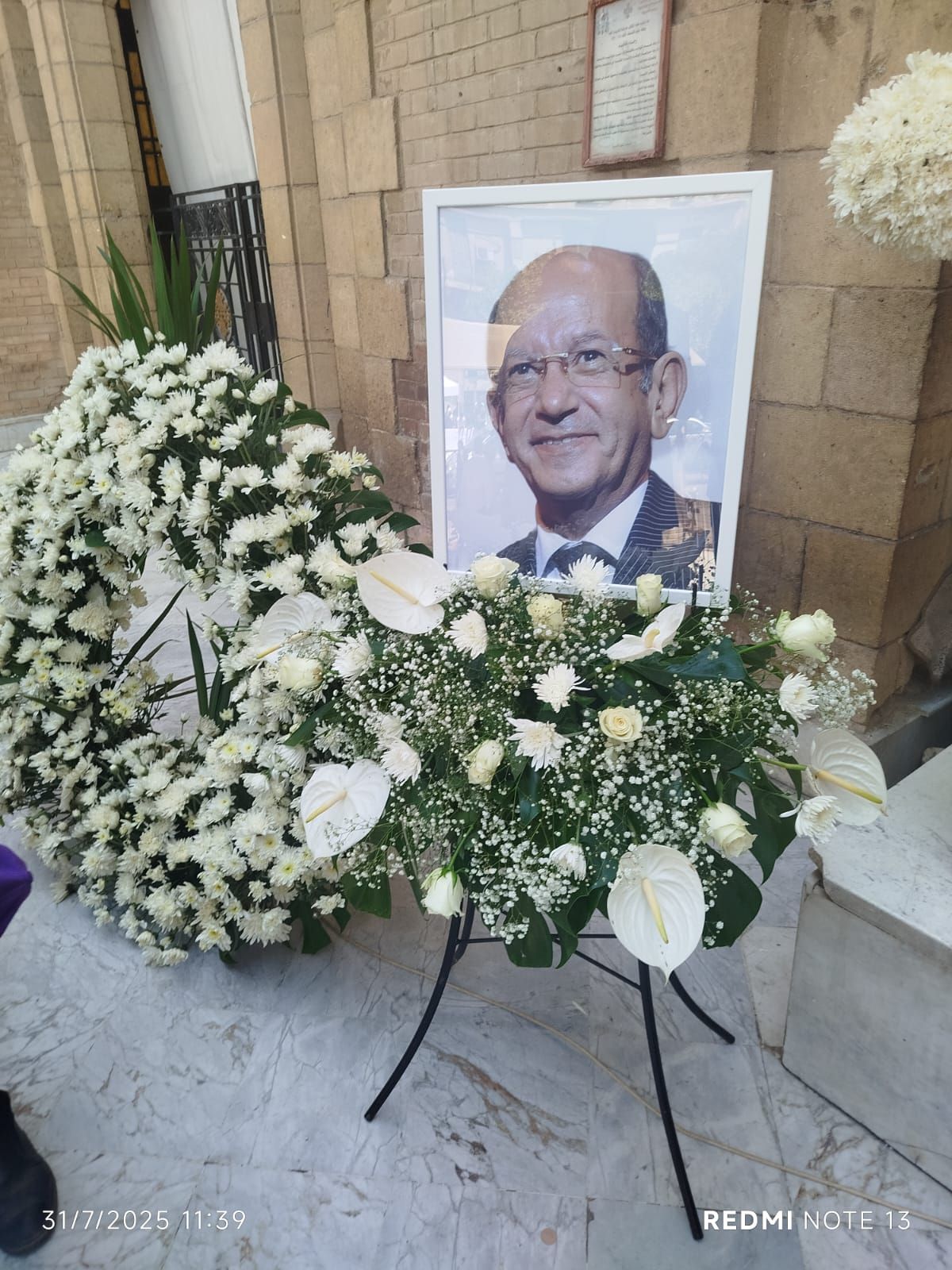 وصول جثمان الفنان القدير لطفي لبيب إلى كنيسة مارمرقس.. صور