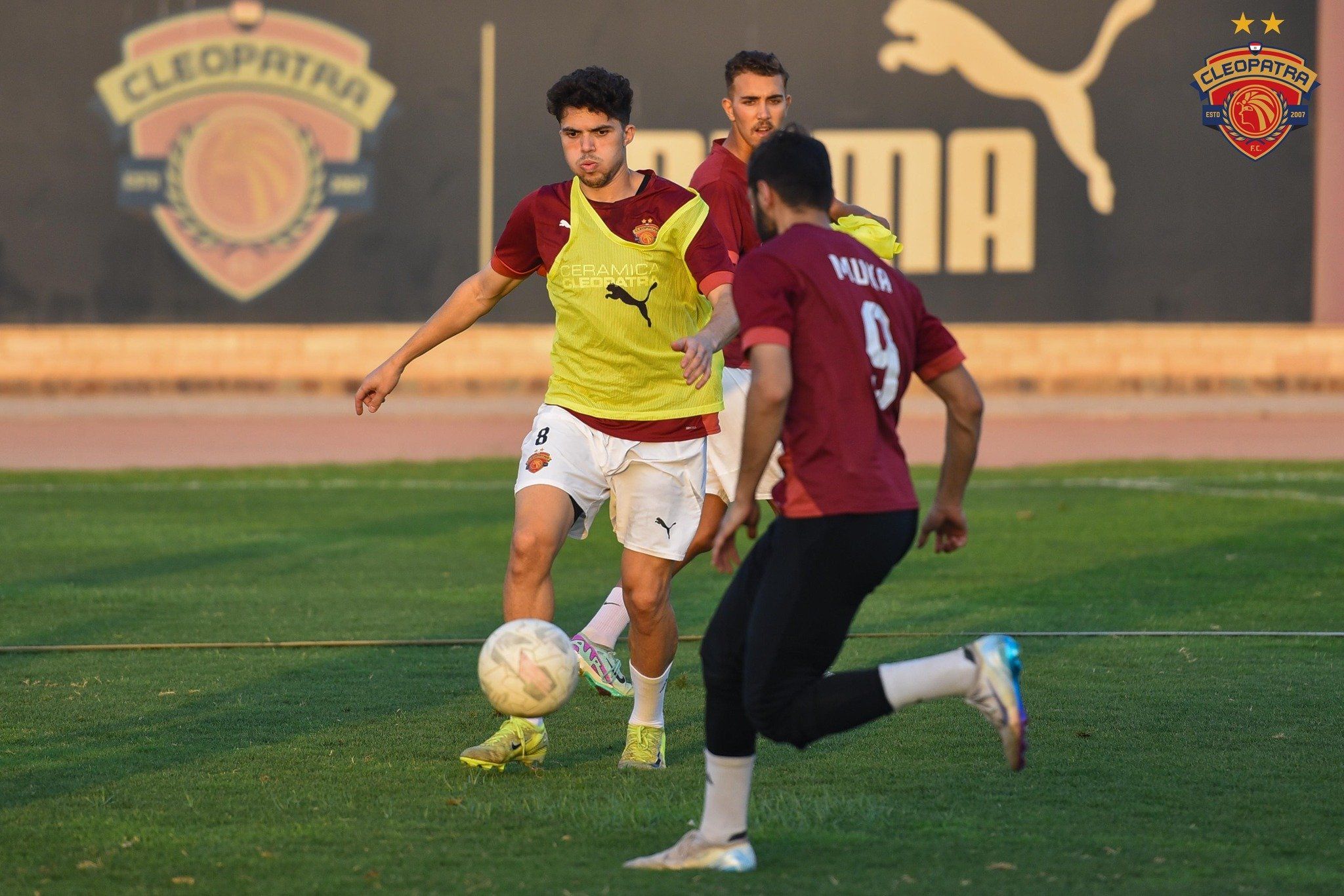 سيراميكا يتدرب بقمصان الموسم الماضى.. ظهور تيشيرت عابدين ونيدفيد بقميص موكا