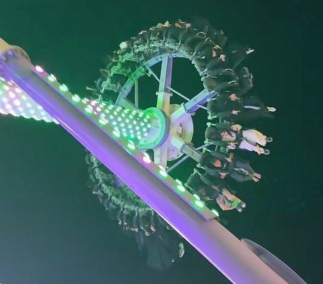 شاهد.. لحظة سقوط لعبة ترفيهية في الطائف يُسفر عن عشرات الاصابات الخطيرة بينهم 3 حالات حرجة