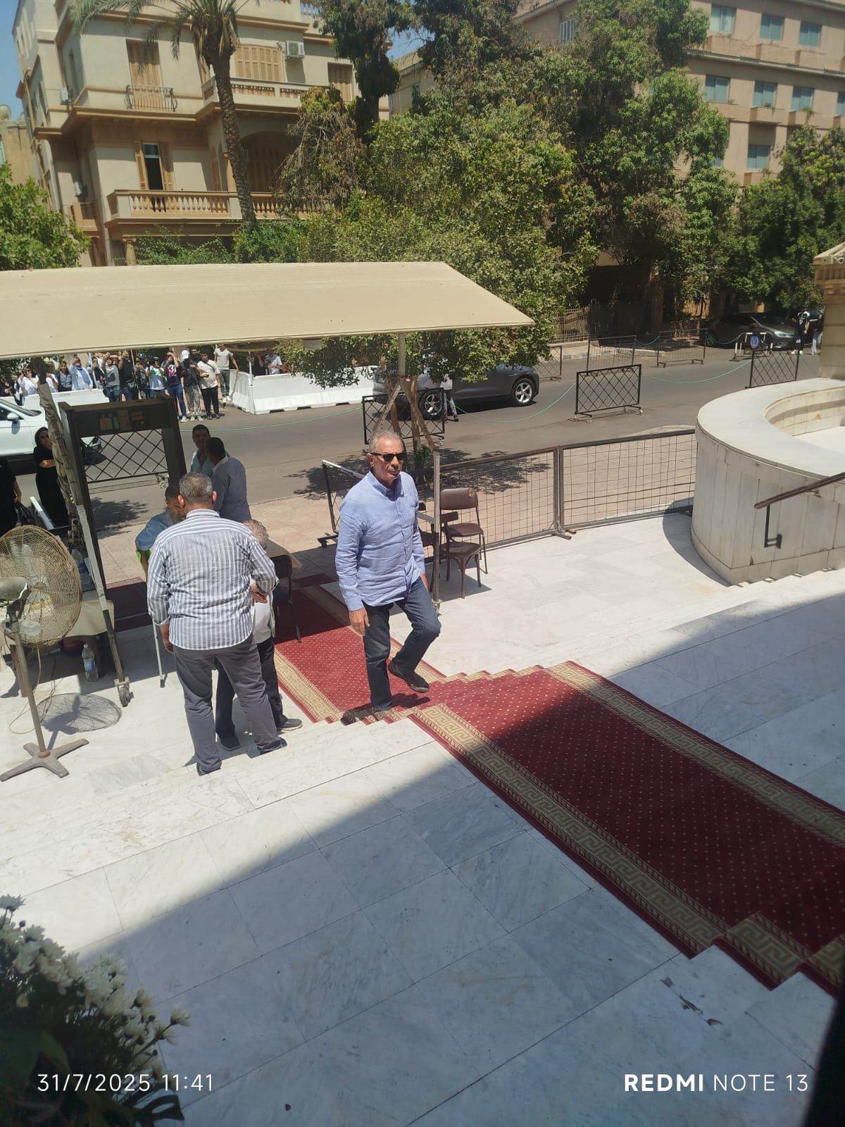 وصول جثمان الفنان القدير لطفي لبيب إلى كنيسة مارمرقس.. صور