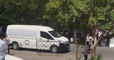 وصول جثمان الفنان القدير لطفي لبيب إلى كنيسة مارمرقس.. صور