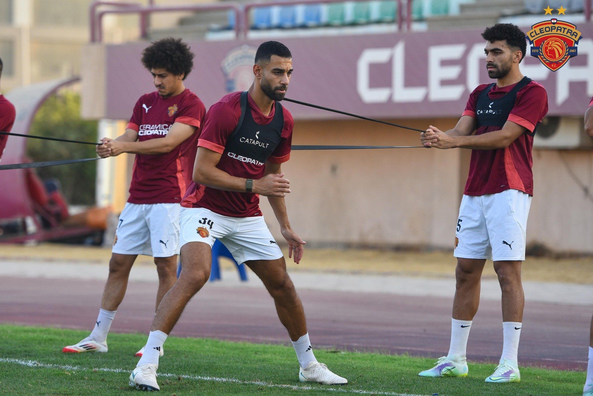 سيراميكا يتدرب بقمصان الموسم الماضى.. ظهور تيشيرت عابدين ونيدفيد بقميص موكا