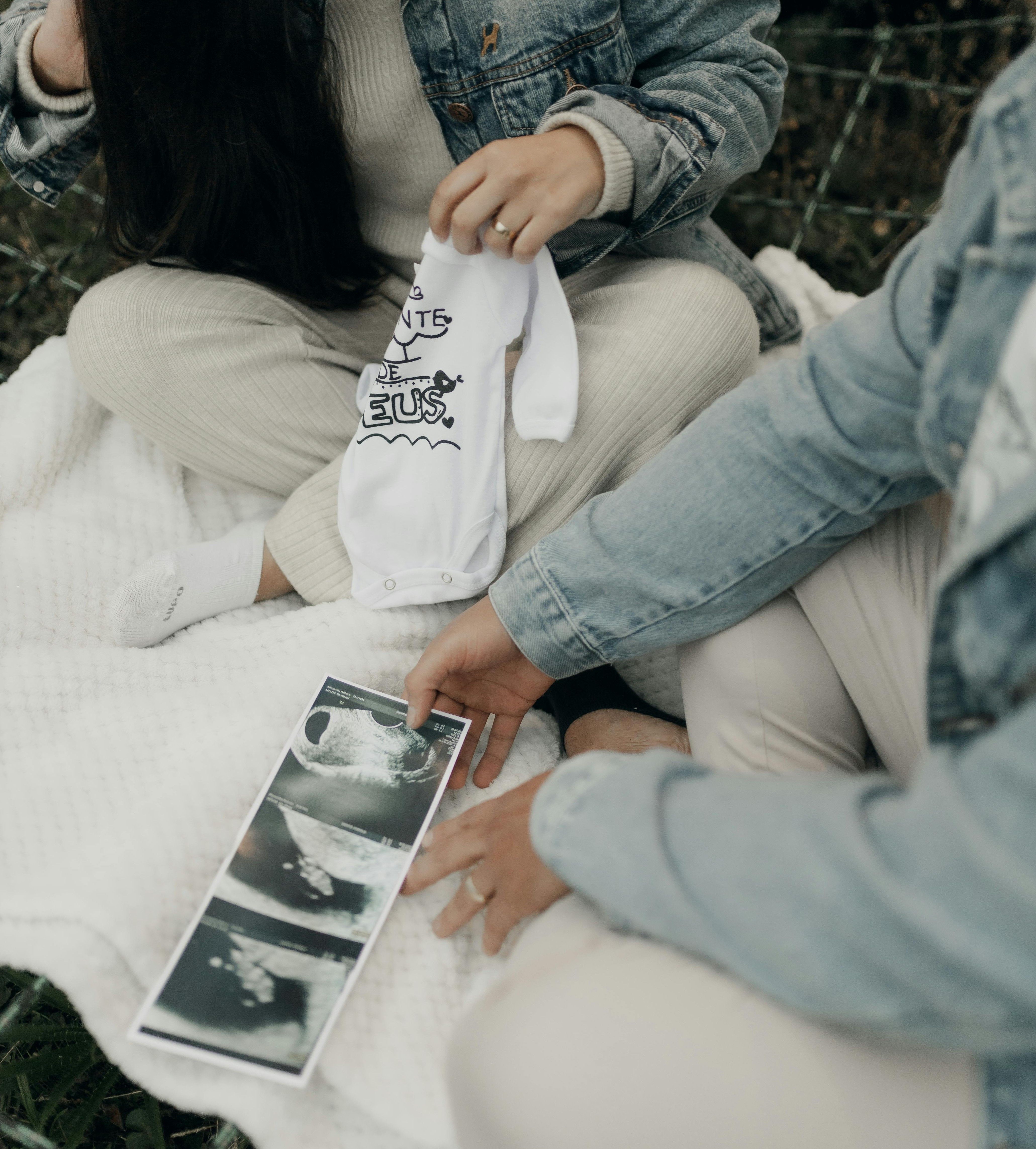 هرمونات الحمل بين التقلبات والتجارب المُضحكة