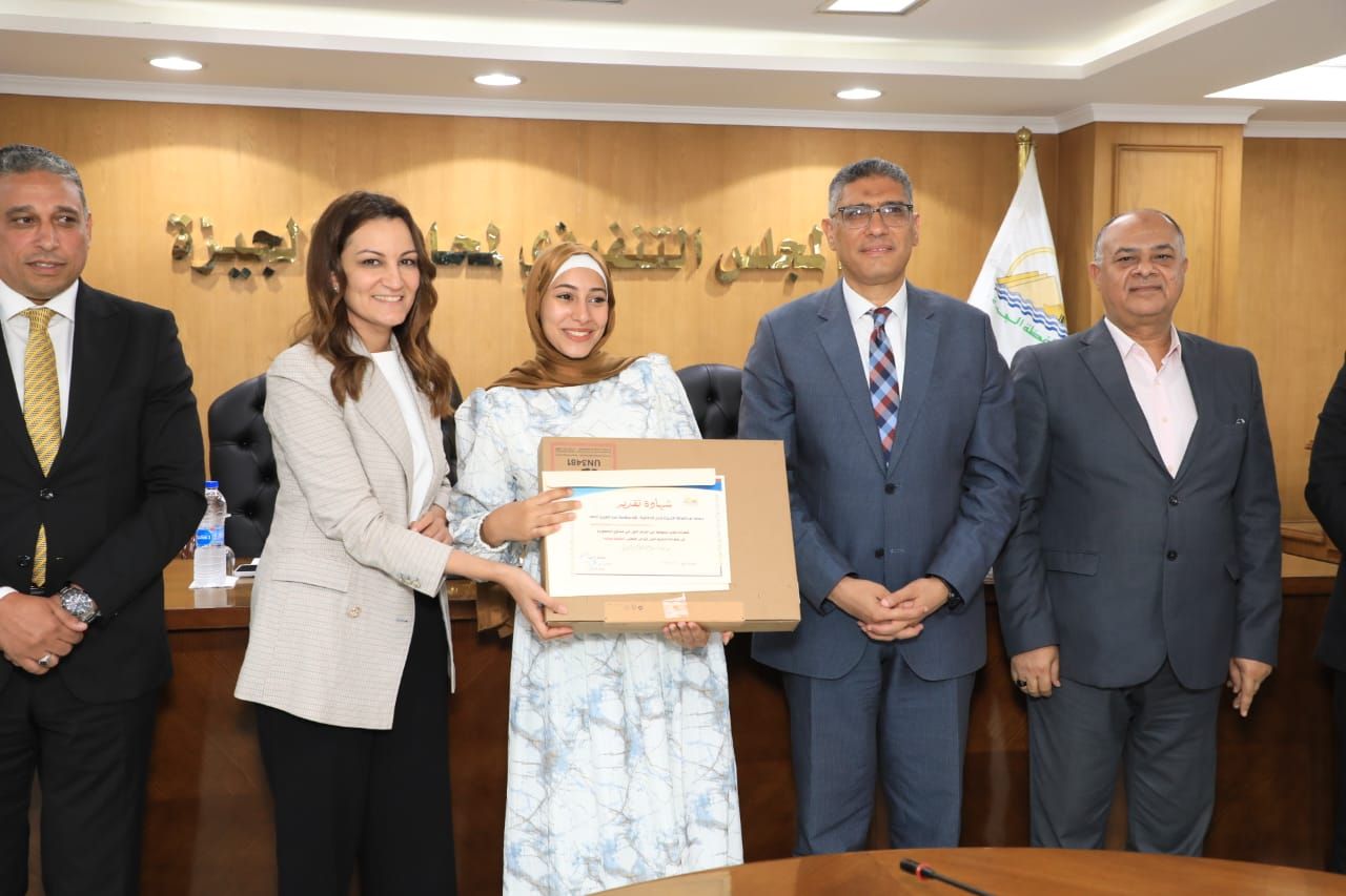محافظ الجيزة يكرم أوائل الثانوية العامة والدبلومات الفنية من أبناء المحافظة.. صور