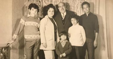 خالد جلال ينشر صور نادرة مع شقيقه الراحل حسن ويعلق كان أبويا