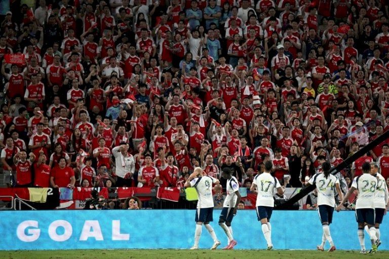 تسديدة بعيدة المدى من سار تمنح توتنهام فوزا وديا على أرسنال