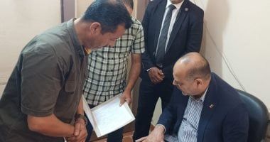 وزير العمل يجرى زيارة مفاجئة لمكتبى عمل الضبعة والعلمين
