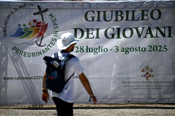 "أ.ف.ب": شباب من لبنان وسوريا والضفة الغربية ينشدون السلام في يوبيل الشبيبة في الفاتيكان