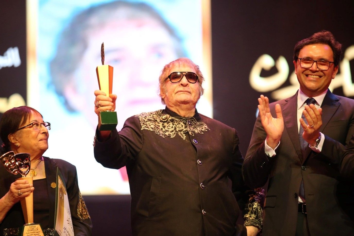 عايز فلوس وجائزة أوسكار.. محيي إسماعيل ينتقد تكريمه في المهرجان القومي للمسرح