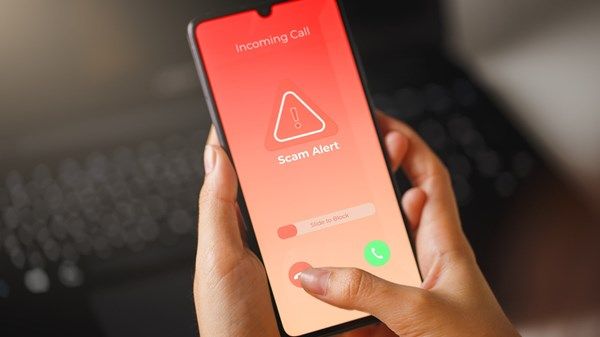 «الأمن السيبراني» وشرطة أبوظبي يحذران من التعامل مع الرسائل والمكالمات مجهولة المصدر