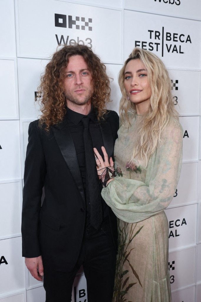 بعد دموع الانفصال... باريس جاكسون تعلن انفصالها عن خطيبها جستين لونغ