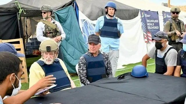 المبعوث الأميركي يتجول بين الدبابات الإسرائيلية في غزة.. وترامب: الوضع "مروع"