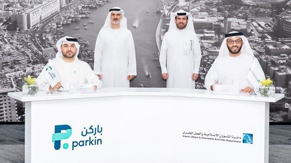 «إسلامية دبي» وباركن توقّعان شراكة لتنظيم المواقف الذكية حول المساجد