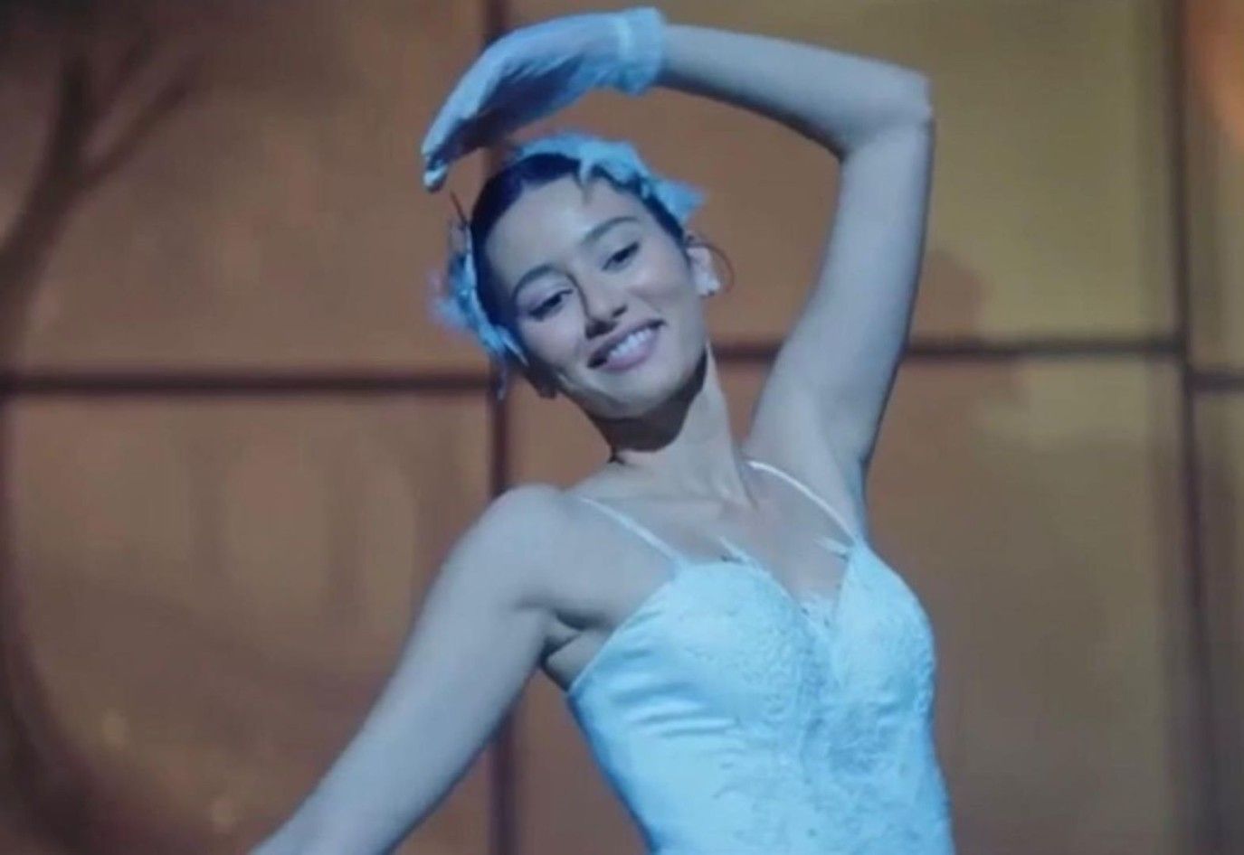 لينا صوفيا راقصة الباليه.. شعاع الأمل في عتمة 220 يوم