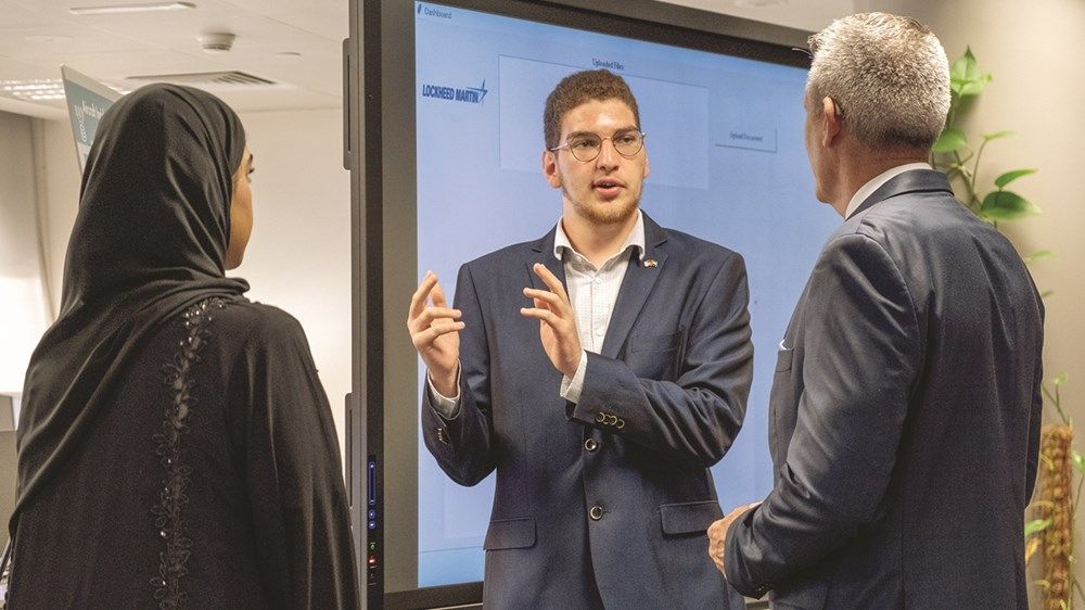 متدربون في «لوكهيد مارتن»: تطوير المهارات في مجال التكنولوجيا والدفاع