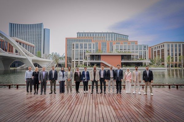 عبدالله آل حامد يزور مركز الأبحاث والتطوير التابع لشركة هواوي في شنغهاي