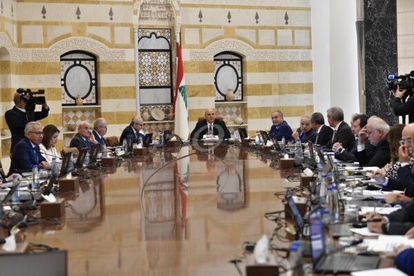 ​الخليج 365​ : لا ازمة في جلسة مجلس الوزراء الثلاثاء وصيغ عدة مطروحة و"حزب الله" يتمسك بمضمون البيان الوزاري