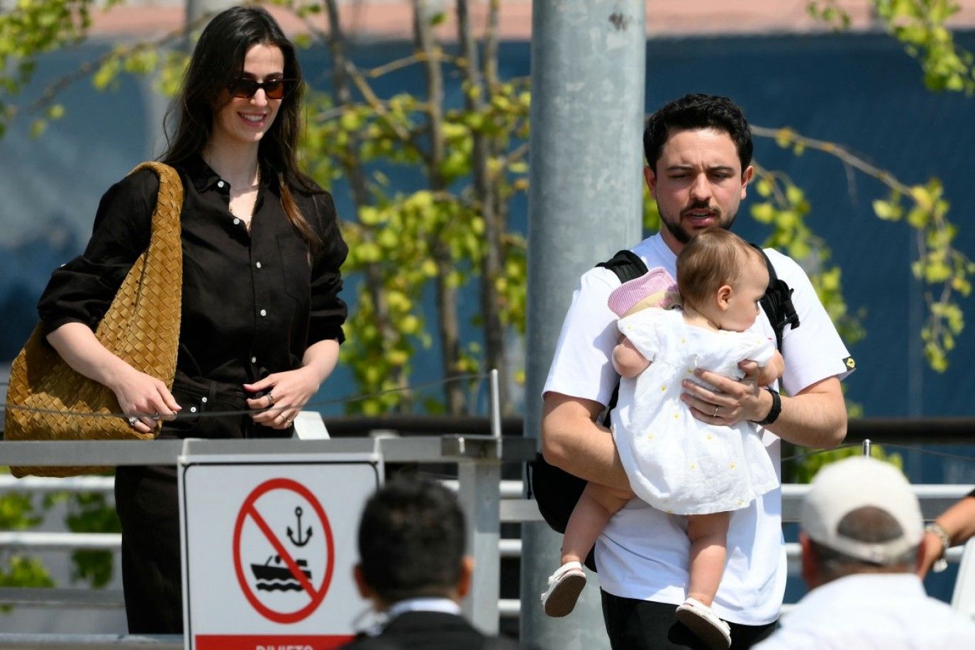 الأمير الحسين يهنئ ابنته الأميرة إيمان بيوم ميلادها الأول برسالة مؤثرة