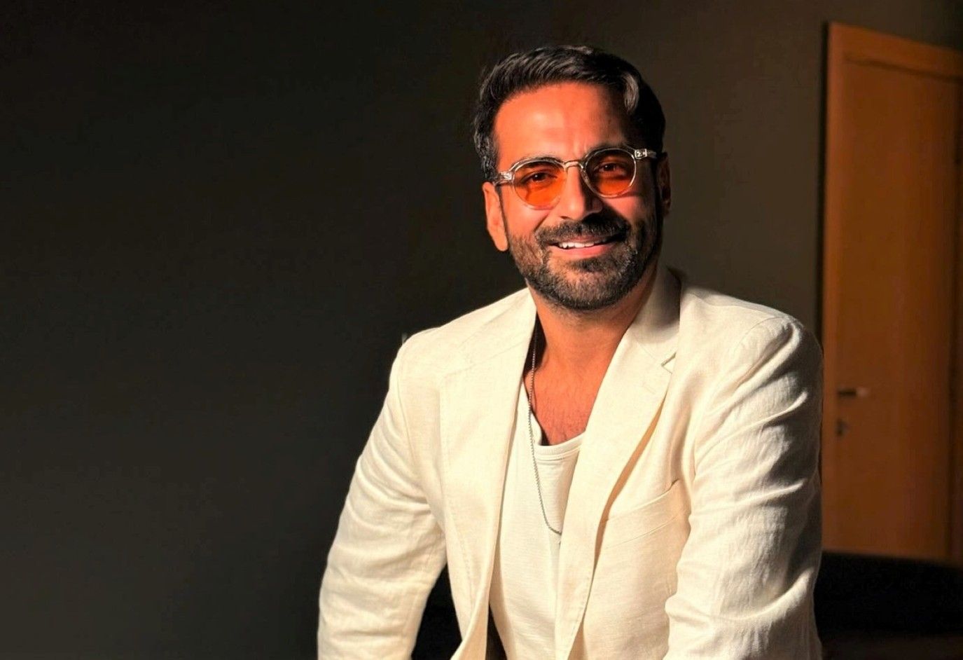 عبدالله عبد الرضا يعلن عن إعادة تقديم مسرحية باي باي لندن