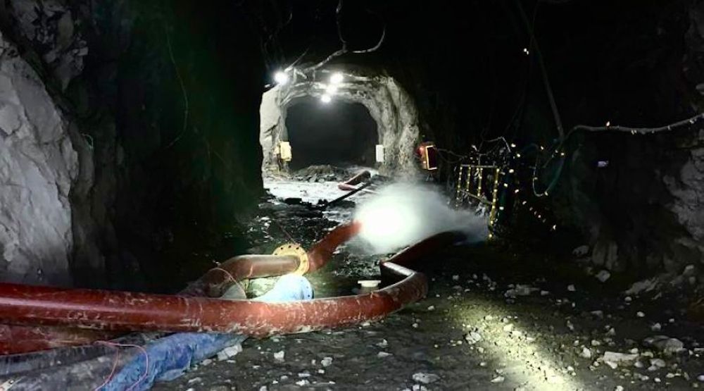 5 قتلى.. العثور على جثث العمال المفقودين في انهيار نفق منجم تشيلي