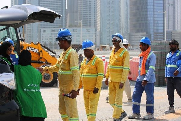 بتوجيهات الشيخة فاطمة بنت مبارك.. الاتحاد النسائي يواصل تنفيذ مبادرة «سقيا الماء»