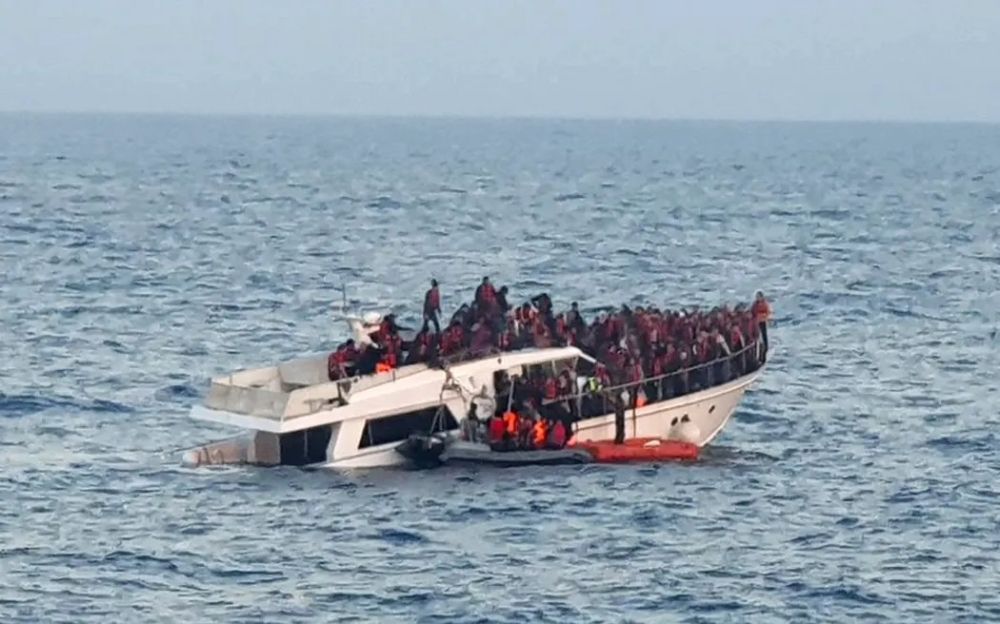 ارتفاع ضحايا غرق قارب مهاجرين قبالة اليمن إلى 86 قتيلًا