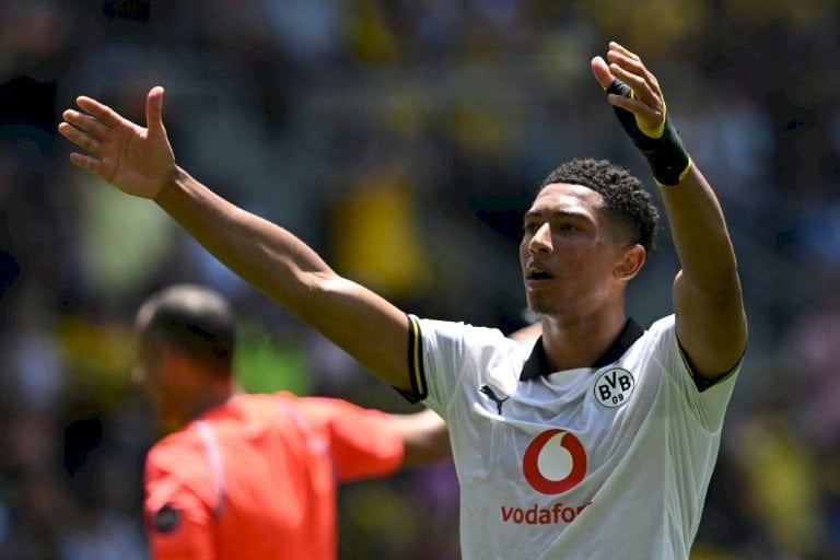 محاكاة ما قدمه جود بيلينغهام مع دورتموند تثير قلق شقيقه جوب