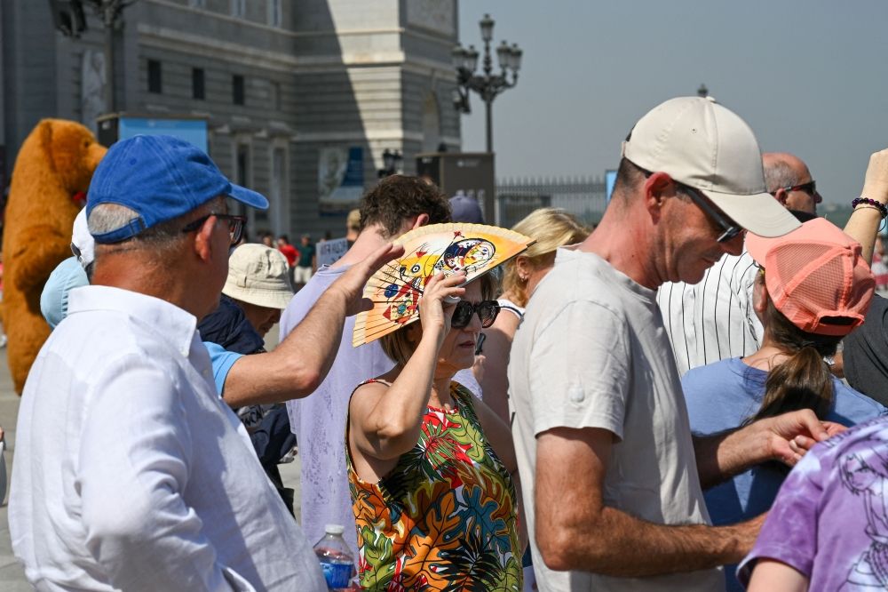 طقس غير مسبوق.. موجات الحر تلاحق السياح في البلدان الإسكندينافية