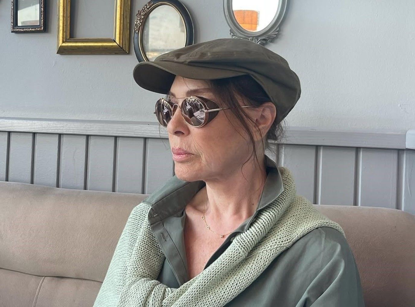 نبهات شهري في أحدث صورة لها.. خطفت الأنظار بإطلالة شبابية وتعليق  مميز من الممثلة إيدا إيجي