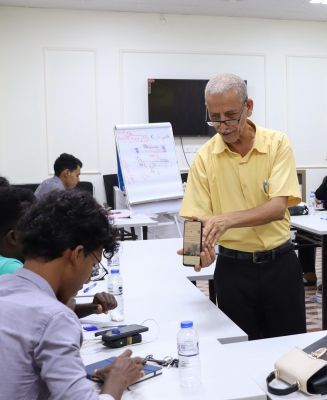 أديب الشاطري: "الحضارم نموذج للنزاهة والقيادة.. وعلينا دعم رئيس الوزراء سالم بن بريك"