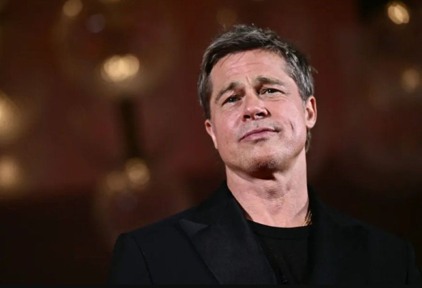 وفاة والدة النجم العالمي براد بيت 