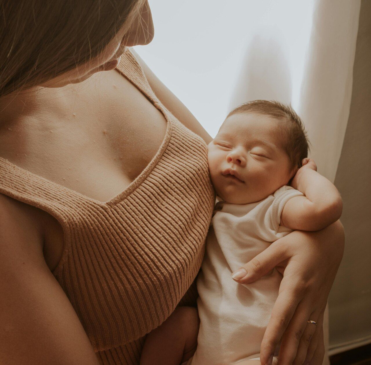 في الأسبوع العالمي للرضاعة الطبيعية هل يتغير حليب الأم وفقًا لاحتياجات الطفل؟