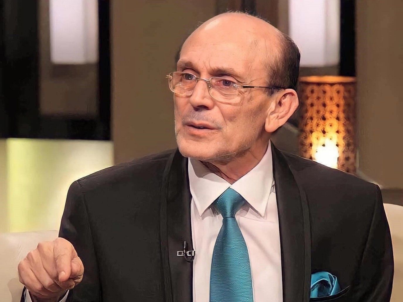 محمد صبحي يغادر المستشفى بعد الاطمئنان على حالته الصحية