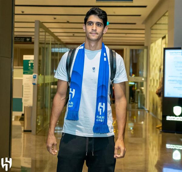“وجهُك وضّاحٌ وثَغرُك باسِمُ”.. بونو حارس الهلال مرشح لجائزة أفضل حارس في العالم