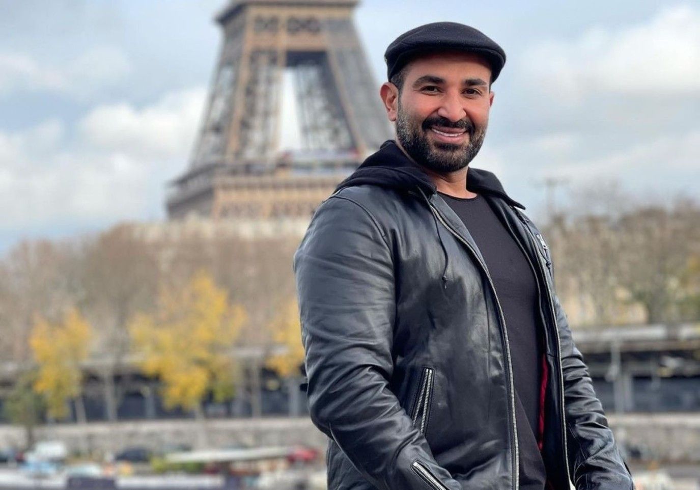 كارمن سليمان تشارك أحمد سعد الغناء على المسرح .. وهكذا مازحها