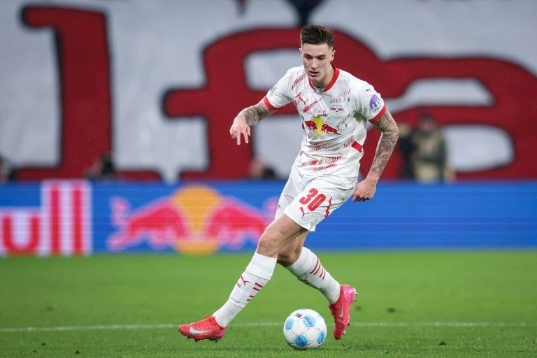 مانشستر يونايتد يعلن تعاقده مع المهاجم السلوفيني شيشكو