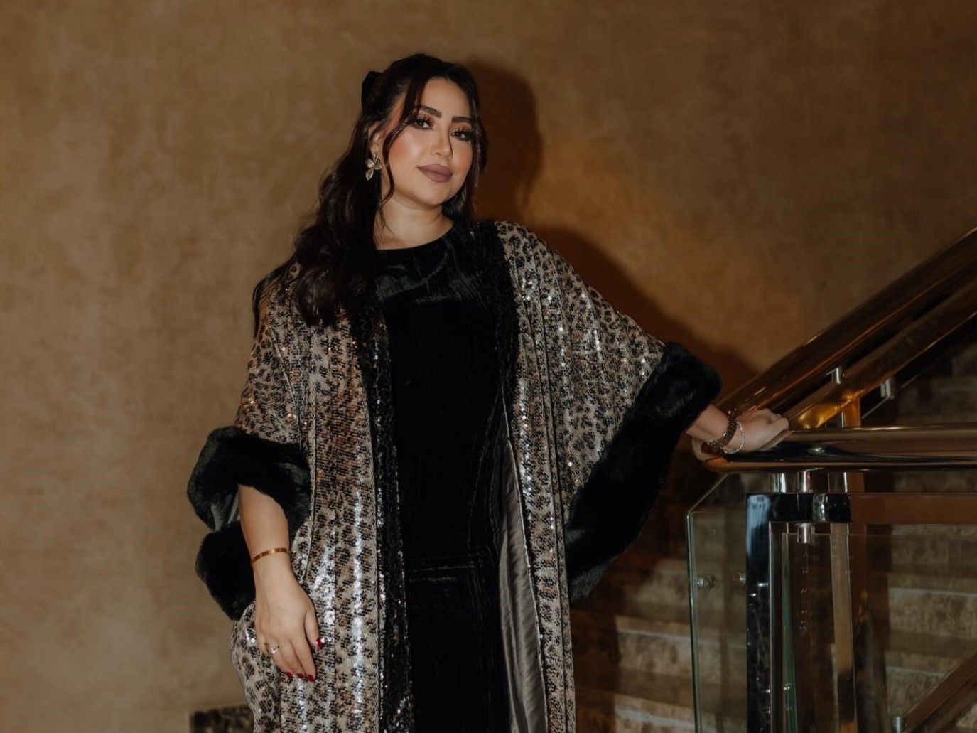 بوسي تخطف الأنظار بإطلالات صيفية مختلفة بعد استعادة رشاقتها