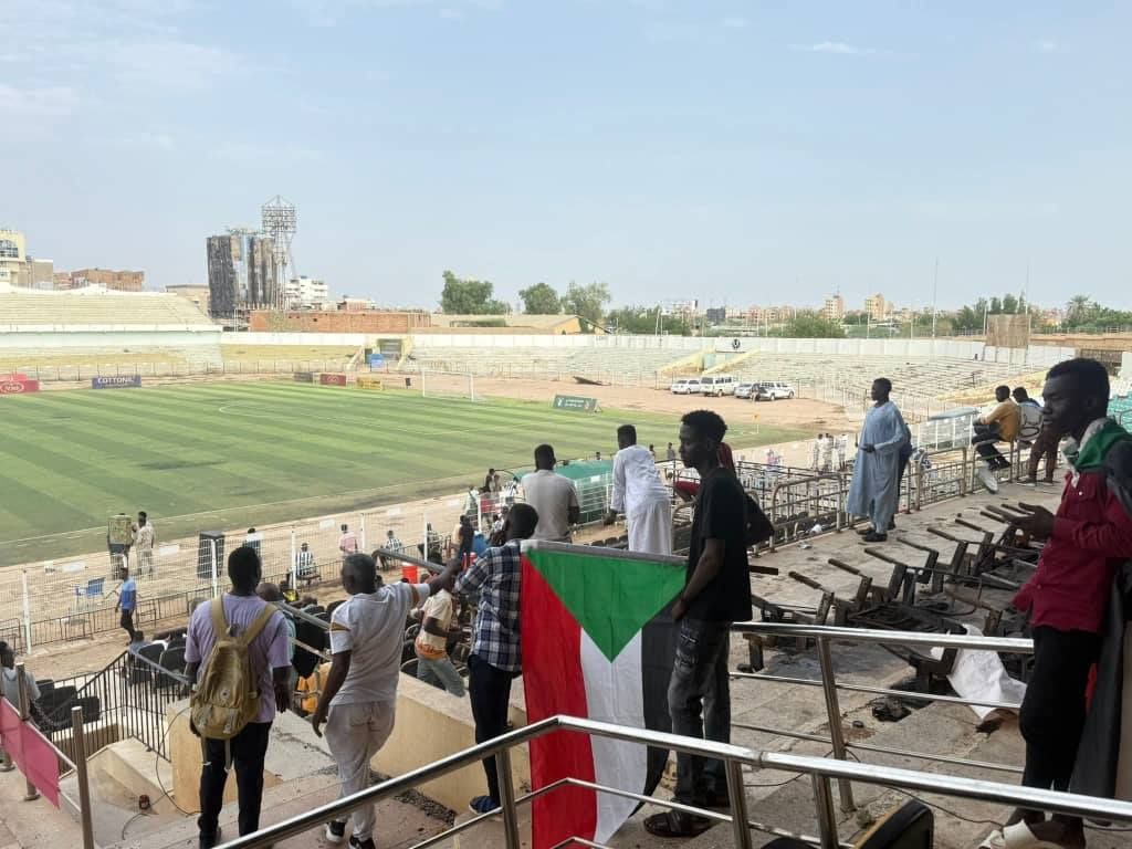 شاهد بالصور والفيديو.. وسط حضور جماهيري مقدر العافية تعود لشيخ الإستادات السودانية.. إستاد الخرطوم يشهد مباراة كرة قدم لأول مرة منذ إنلاع الحرب