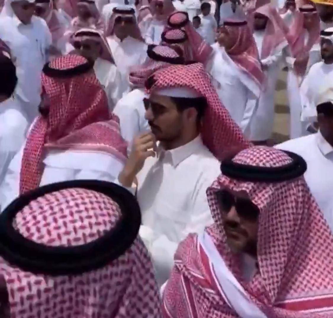 تشييع جثمان محمد القاسم بعد الصلاة عليه في المسجد الحرام في مشهد مهيب.. فيديو وصور