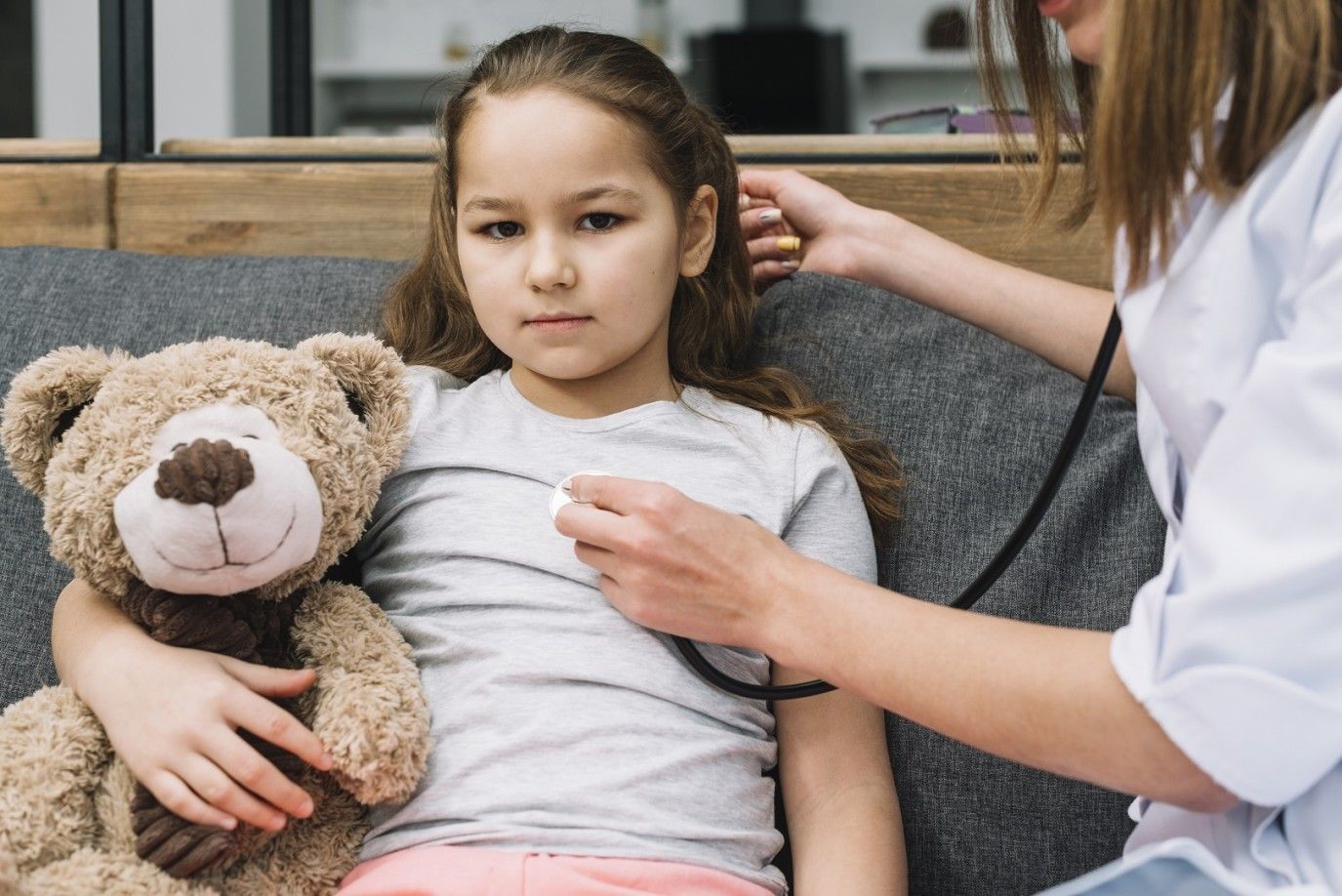 أسباب القيء الأصفر وأعراضه عند الأطفال وكيفية علاجه