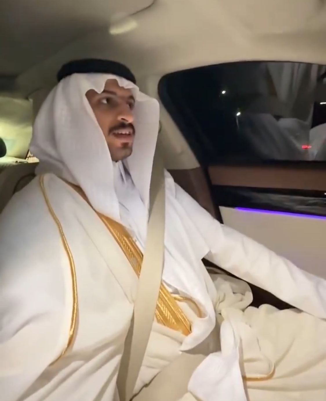 عريس يثير الجدل بعد مغادرته قاعة الزفاف إلى ماكدونالدز: كنت جوعان .. فيديو