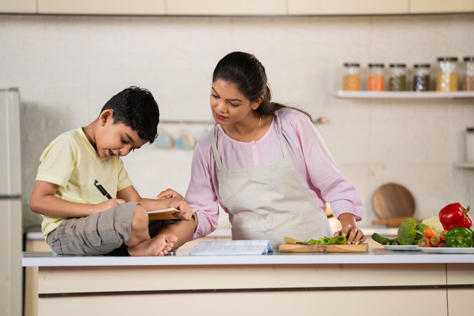 طفلك لا يحب الدراسة! إليك طرق لزيادة دافعيته