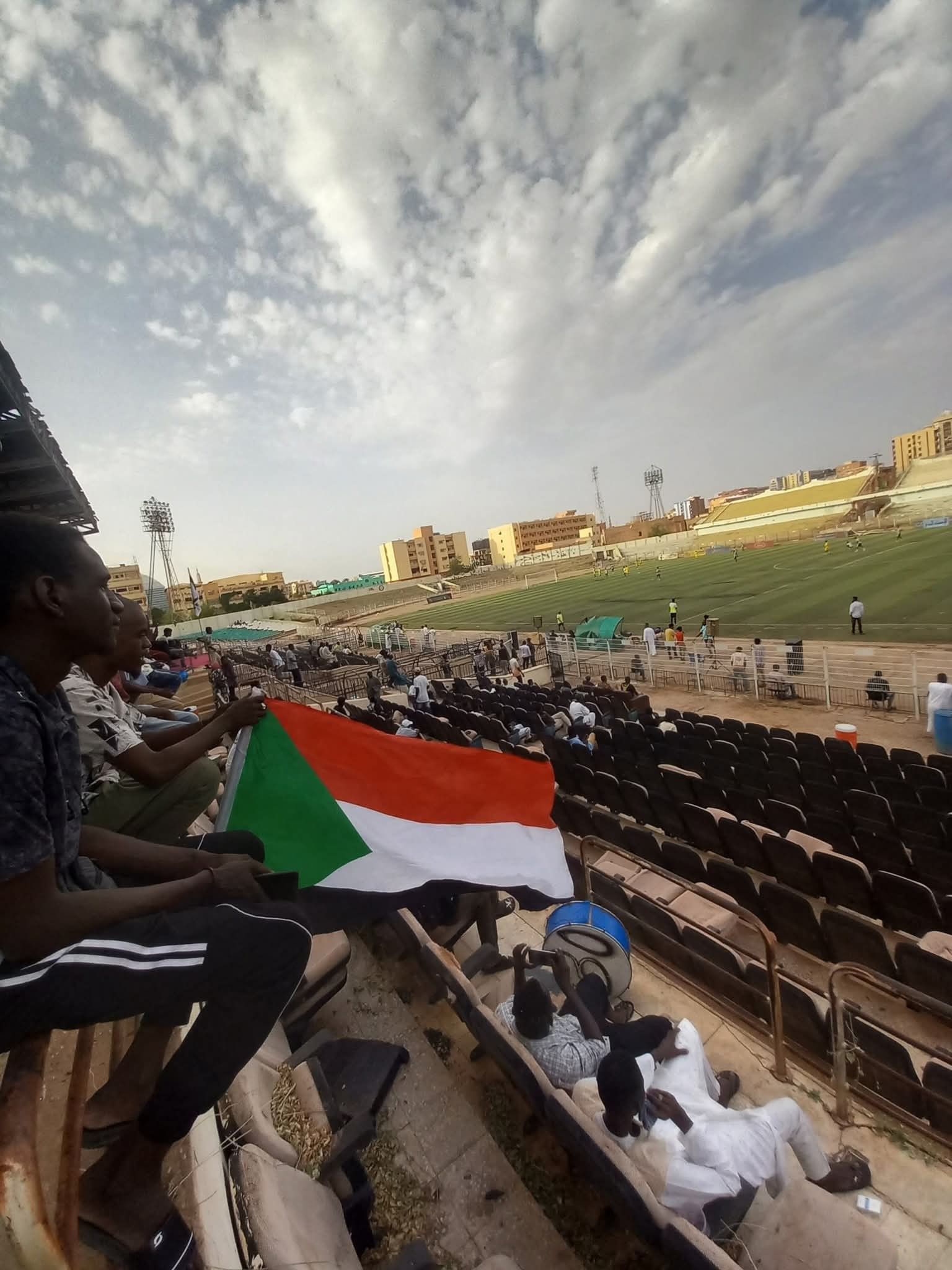 شاهد بالصور والفيديو.. وسط حضور جماهيري مقدر العافية تعود لشيخ الإستادات السودانية.. إستاد الخرطوم يشهد مباراة كرة قدم لأول مرة منذ إنلاع الحرب
