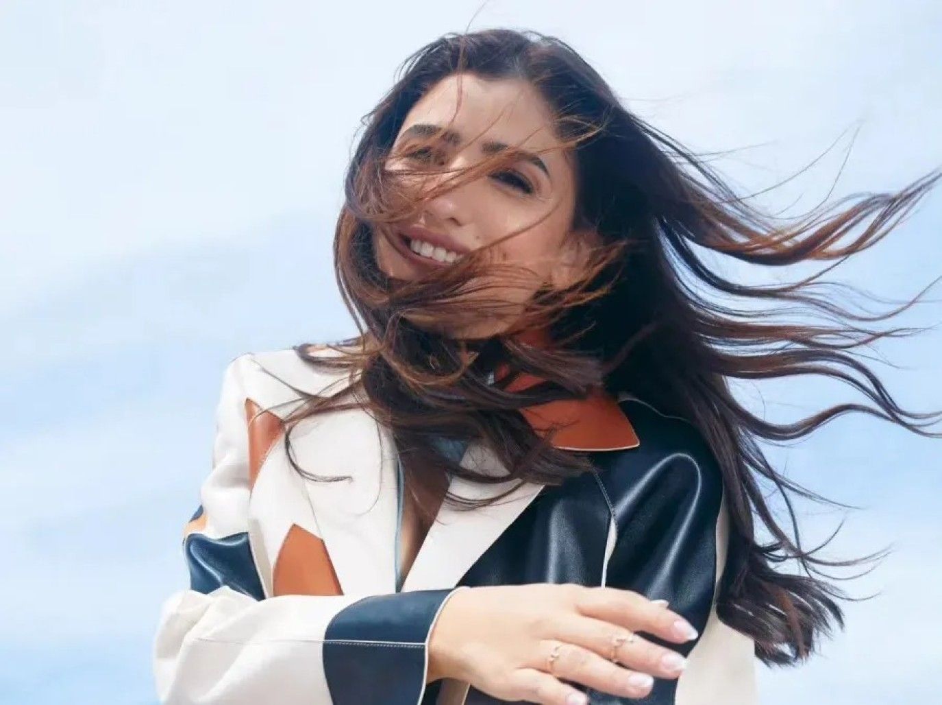 من جزيرة سيشل مي عمر تخطف الأنظار وتعلق: أردت أن أكون حرة