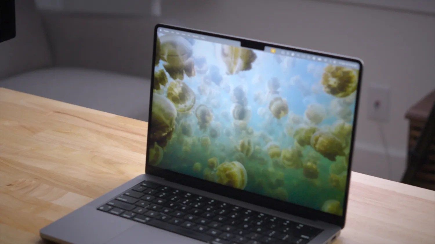 تكنولوجيا: أبل قد تؤجل إطلاق MacBook Pro بتقنية OLED حتى 2027