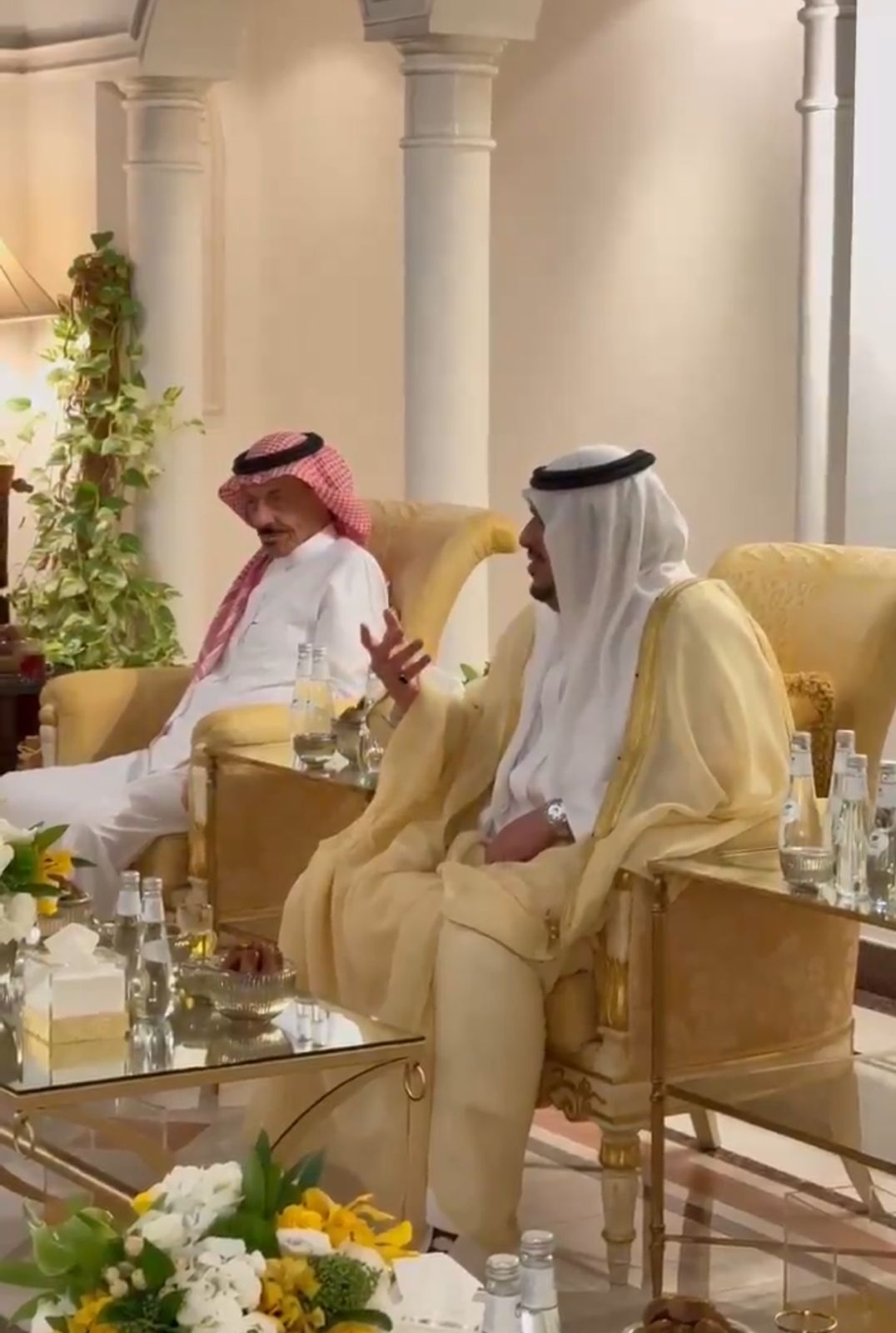 نائب أمير الرياض يفيض بمشاعر الحب للملك سلمان: تاريخنا ومستقبلنا لا توصفه الكتب والكلمات.. فيديو