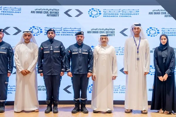 "أبوظبي للدفاع المدني" تعزز منظومتها بالذكاء الاصطناعي عبر شراكة استراتيجية مع مجلس "أبحاث التكنولوجيا"