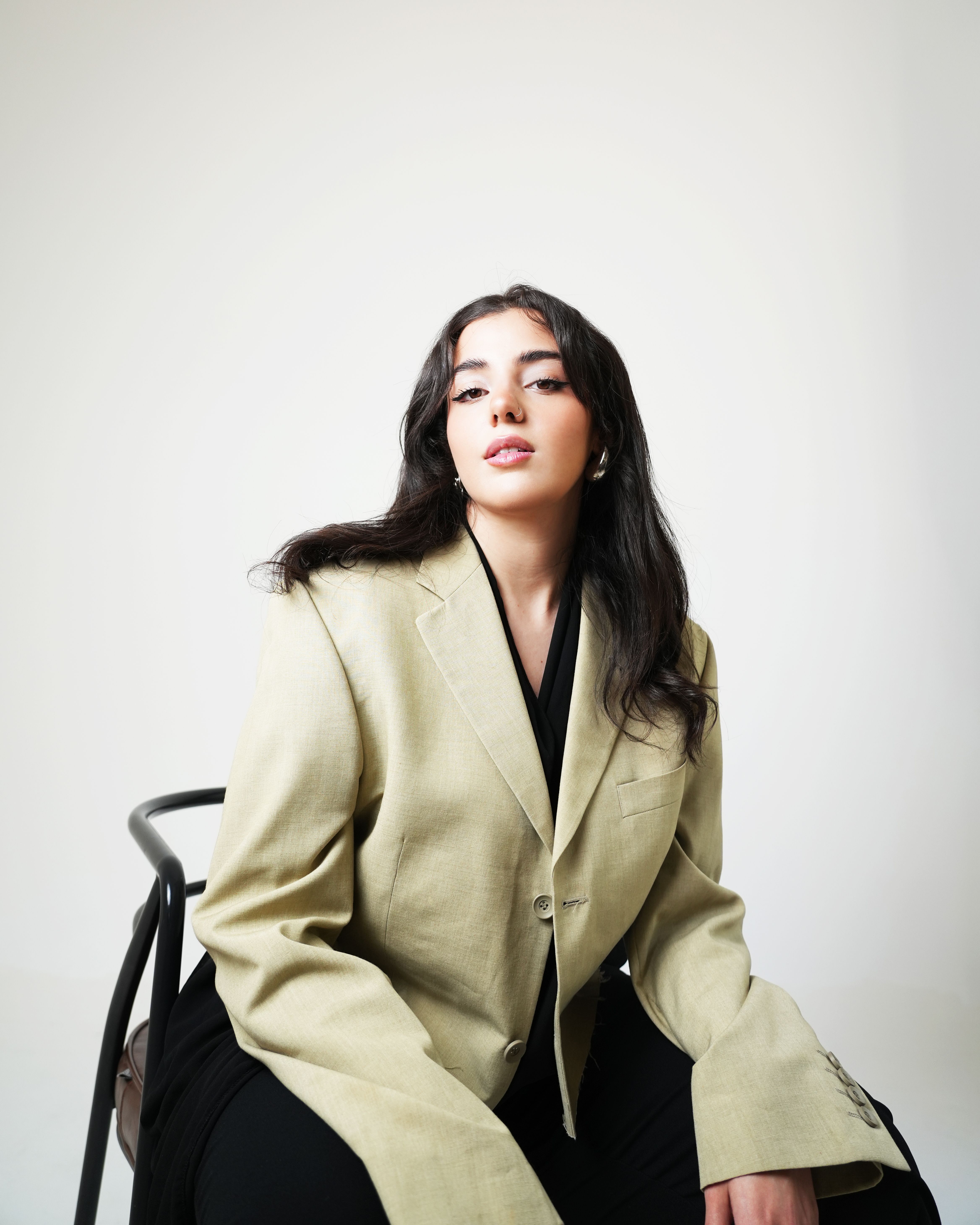 رنيم هيثم لـ الخليج 365: بالأبيض مساحة صادقة أشارك فيها روحي بلا قيود