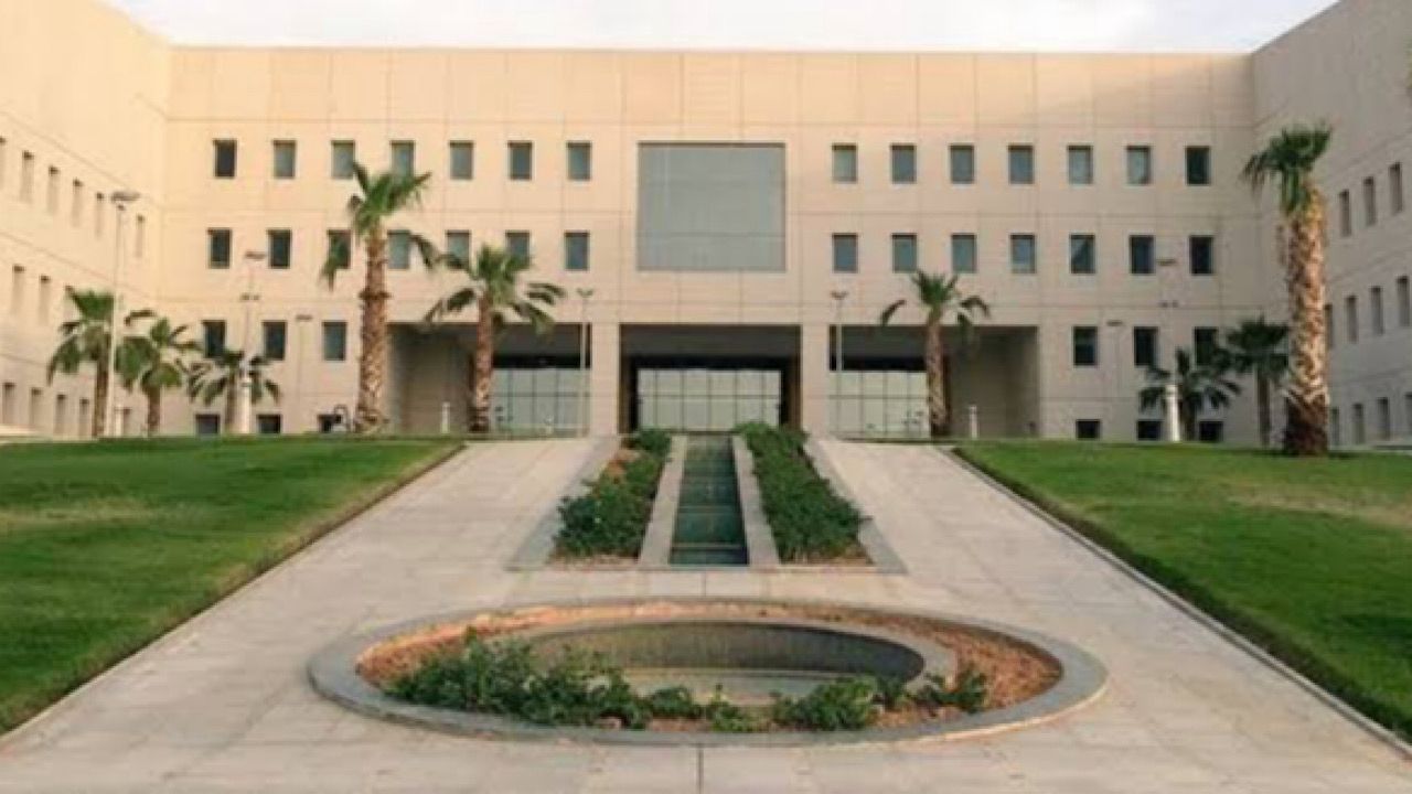 التعليم تحدد الأعمار القصوى للالتحاق بمراحل الدراسة الثلاث